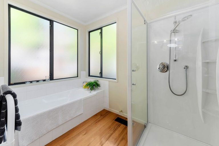 Photo of property in 35d Grand Vue Road, Kawaha Point, Rotorua, 3010