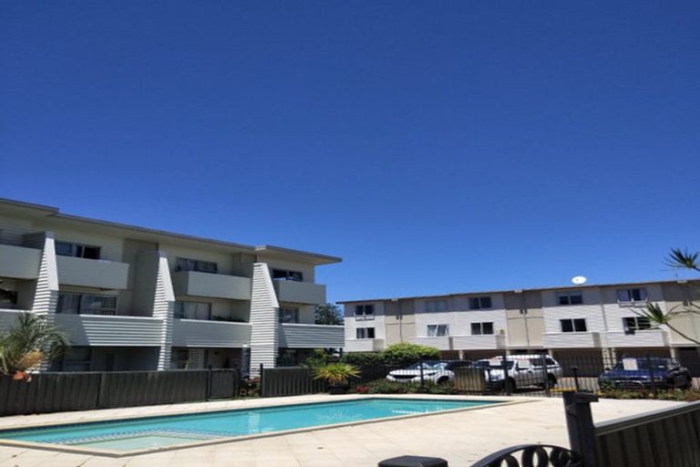 Photo of property in 9/3 Riverside Road, Orewa, 0931