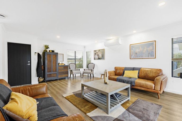 Photo of property in 16 Daniel Place, Kelvin Grove, Palmerston North, 4414