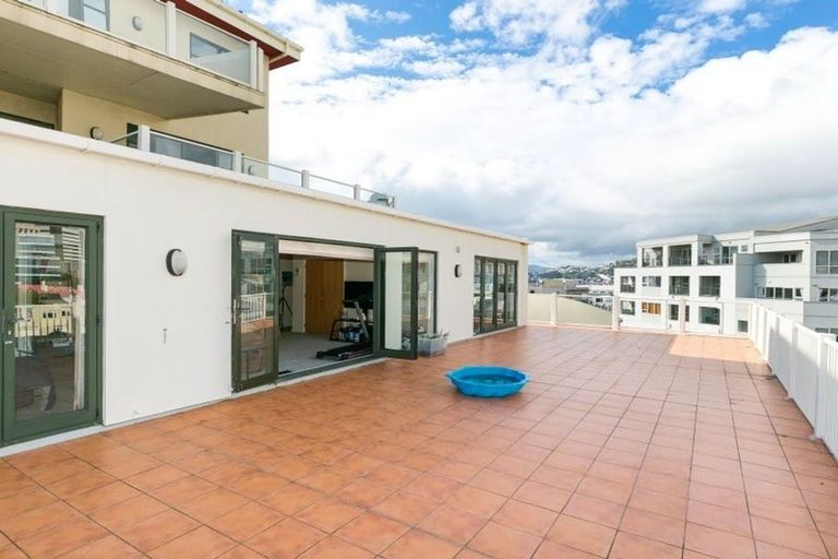 Photo of property in Endeavour Apartments, 6/125 Thorndon Quay, Pipitea, Wellington, 6011