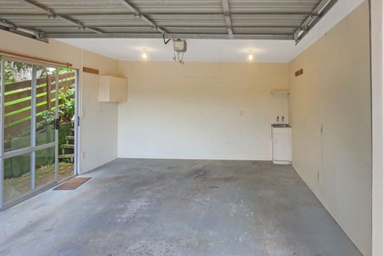 Photo of property in 37 Chatsworth Crescent, Pakuranga Heights, Auckland, 2010