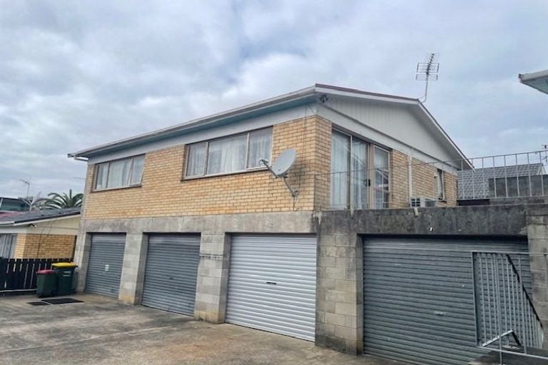 Photo of property in 2/12 Wood Street, Papakura, 2110