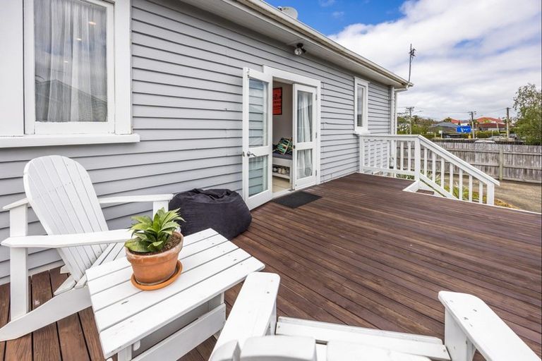 Photo of property in 22 Te Atatu Road, Te Atatu South, Auckland, 0610