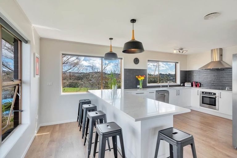 Photo of property in 2/14 Thelma Crescent, Torbay, Auckland, 0630