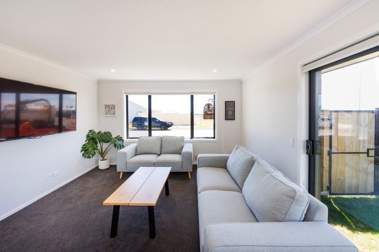 Photo of property in 50 Atlantic Drive, Fitzherbert, Palmerston North, 4410