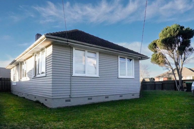 Photo of property in 33 Lister Crescent, Maraenui, Napier, 4110