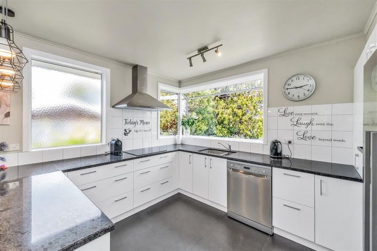 Photo of property in 140 Kendal Avenue, Burnside, Christchurch, 8053