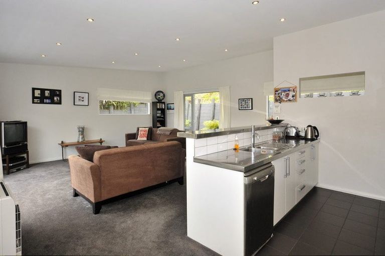 Photo of property in 21 Kopiko Way, Brooklyn, Wellington, 6021