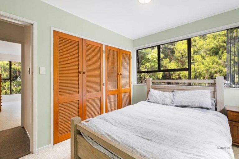 Photo of property in 8 Walker Road, Henderson Valley, Auckland, 0612