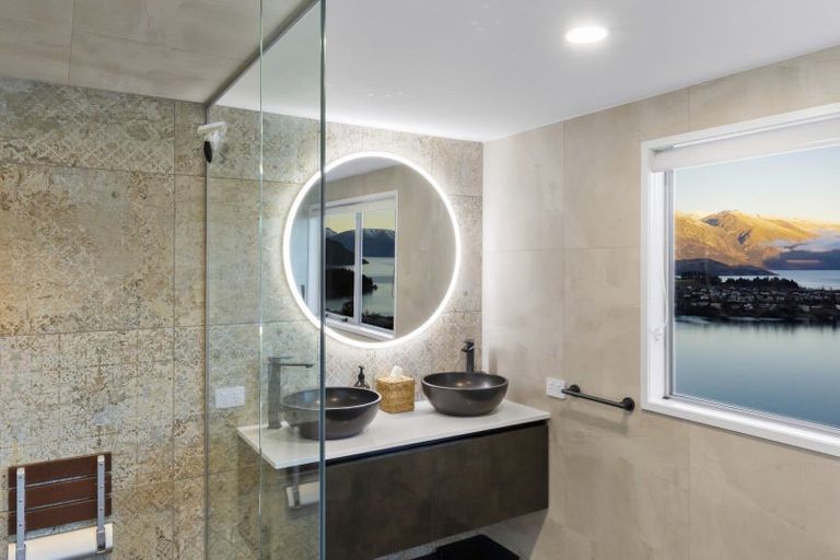 Photo of property in 10 Peregrine Place, Queenstown, 9300