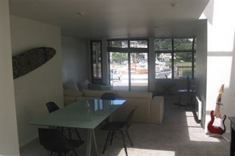 Photo of property in 2/12 Craig Road, Milford, Auckland, 0620