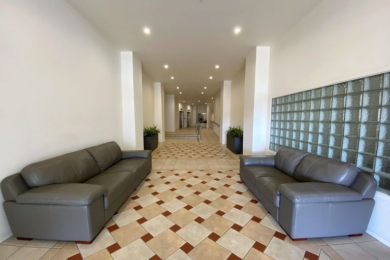 Photo of property in Stadium Garden Flats, 319/107 Thorndon Quay, Pipitea, Wellington, 6011