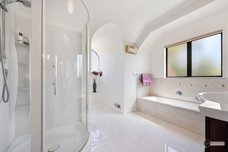 Photo of property in 29 Hinau Street, Woburn, Lower Hutt, 5011