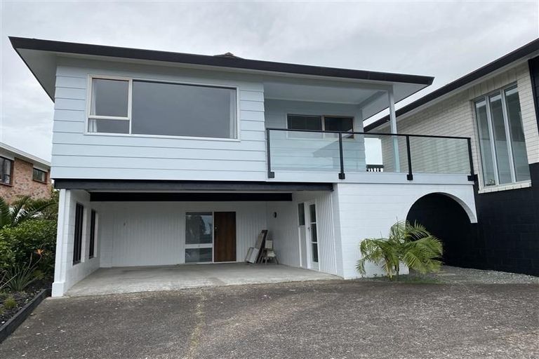 Photo of property in 2/50 Seaview Road, Castor Bay, Auckland, 0620
