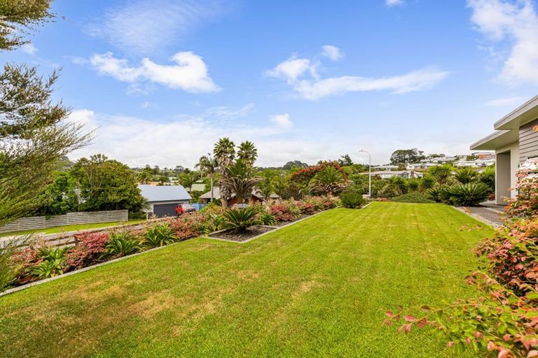 Photo of property in 1 Gavinike Place, Waimauku, 0812