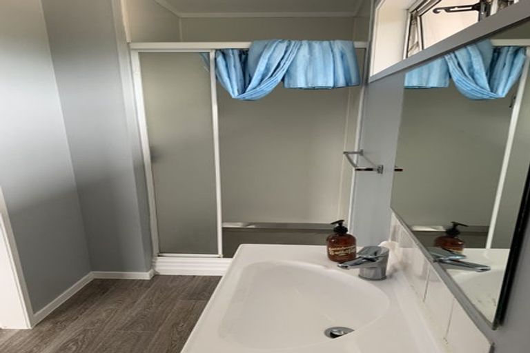 Photo of property in 2/65 Cliff View Drive, Green Bay, Auckland, 0604