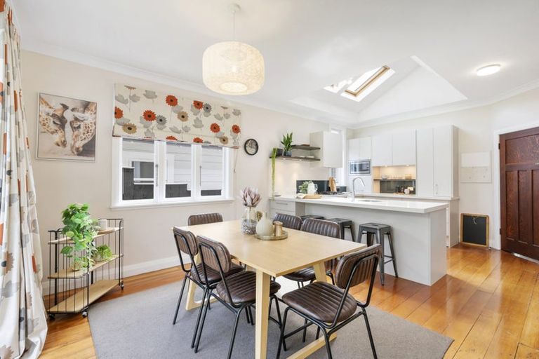 Photo of property in 1 Dee Street, Island Bay, Wellington, 6023