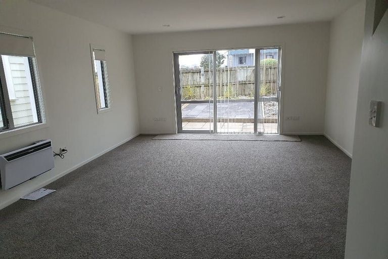 Photo of property in 9/6 John Jennings Drive, Oteha, Auckland, 0632