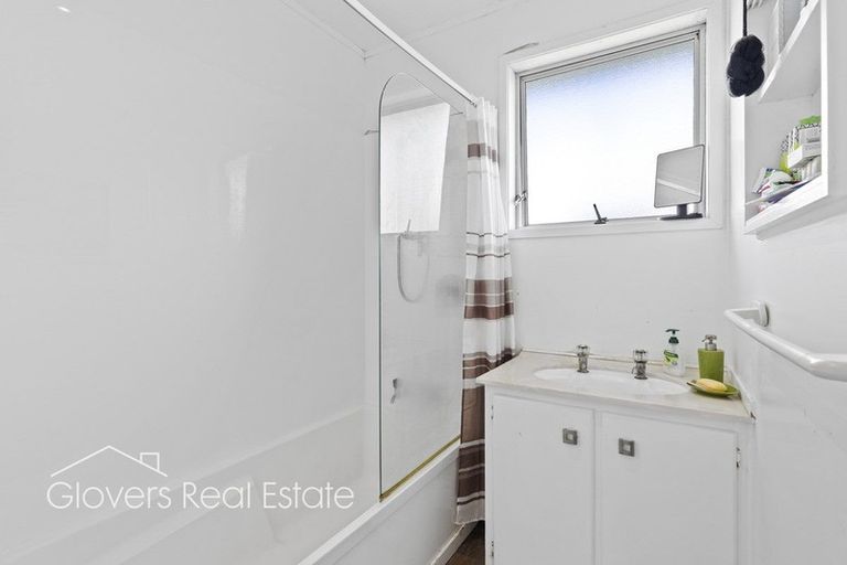 Photo of property in 5/89 Bruce Mclaren Road, Henderson, Auckland, 0612