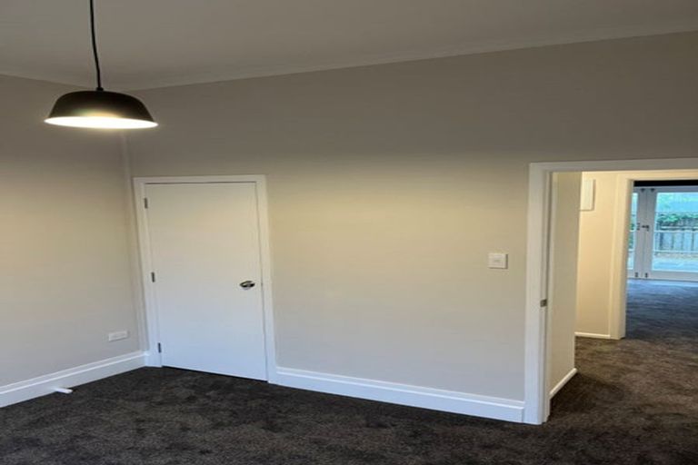 Photo of property in 8 Waiari Road, Conifer Grove, Takanini, 2112