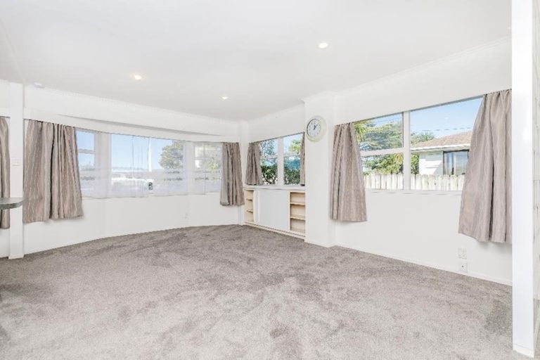 Photo of property in 1/510 East Coast Road, Windsor Park, Auckland, 0630