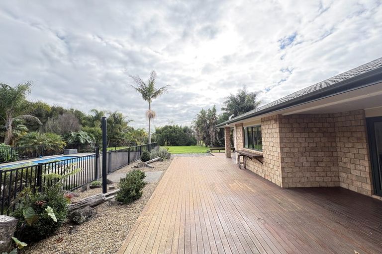 Photo of property in 30 Foster Road, Kumeu, 0891