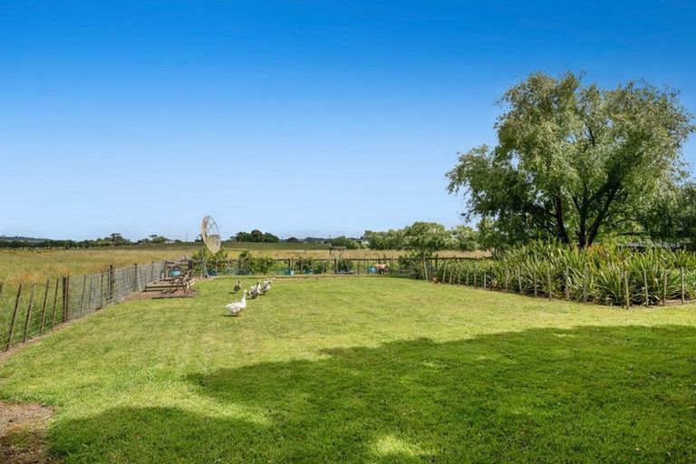 Photo of property in 2162 State Highway 16, Helensville, 0875