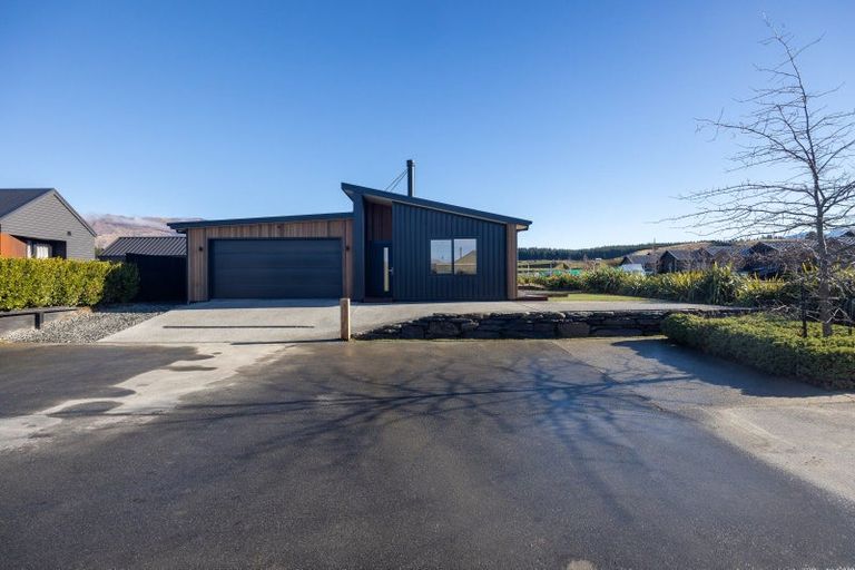 Photo of property in 3 Mount Prospect Lane, Wanaka, 9305