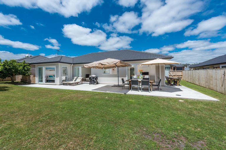 Photo of property in 6 Lockyer Road, Kumeu, 0810