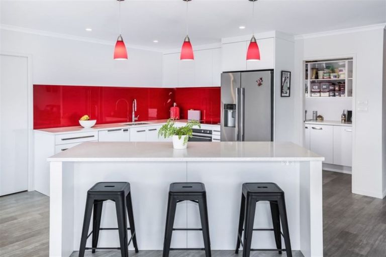 Photo of property in 6 Stonedale Drive, Pukekohe, 2120