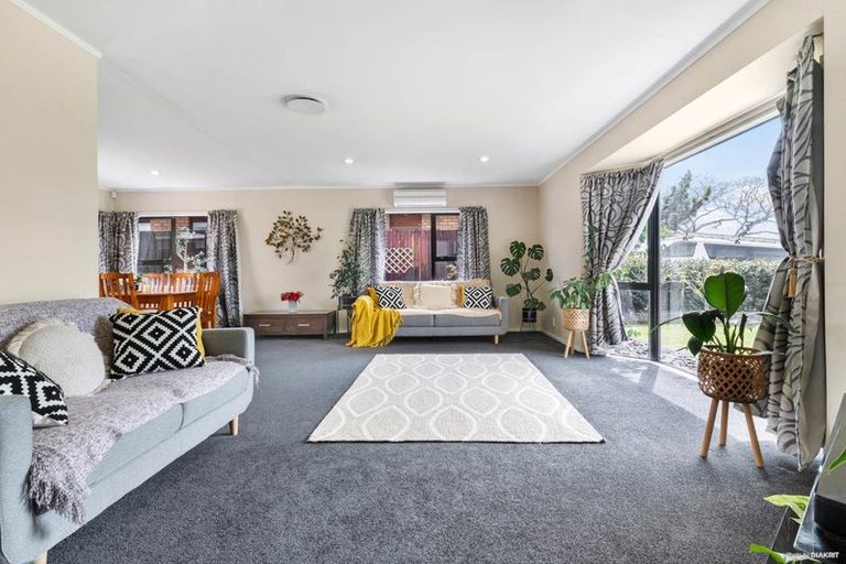 Photo of property in 15 Gardone Terrace, Conifer Grove, Takanini, 2112