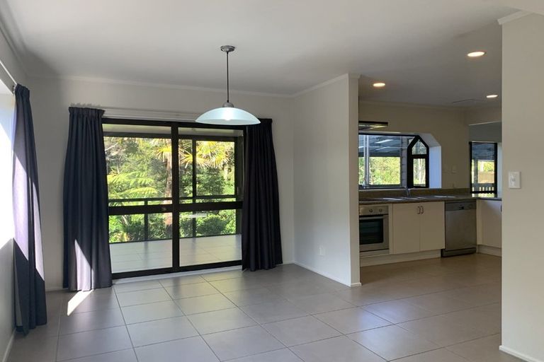 Photo of property in 2/20 Lagoon Way, West Harbour, Auckland, 0618