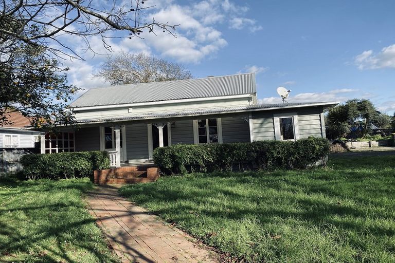 Photo of property in 1 Beihlers Road, Weymouth, Auckland, 2103