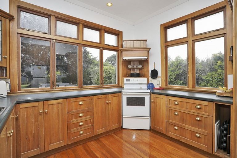 Photo of property in 12 Prince Street, Winton, 9720