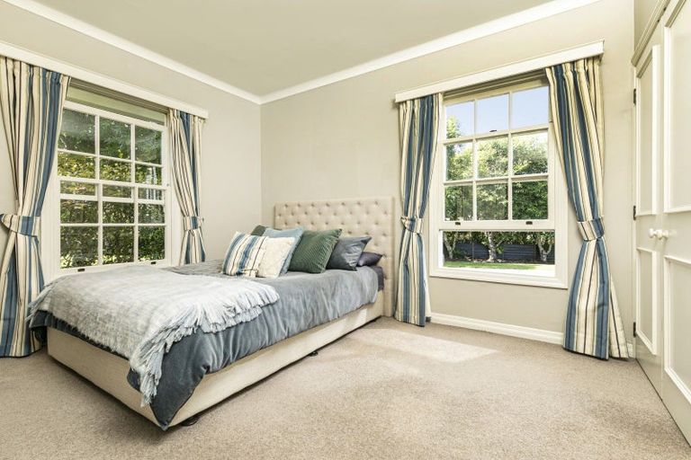 Photo of property in 21 Koraha Road, Kumeu, 0892