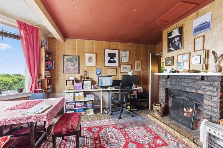 Photo of property in 21 Te Pari Pari Road, Pukerua Bay, 5026