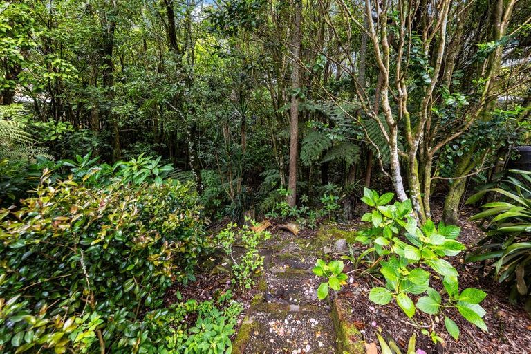 Photo of property in 68 Woodfern Crescent, Titirangi, Auckland, 0604