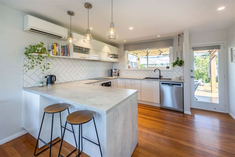 Photo of property in 28 Clipper Place, Redwood, Christchurch, 8051