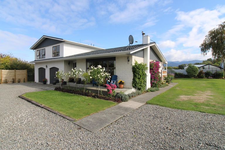 Photo of property in 5 Chisholm Place, Carterton, 5713