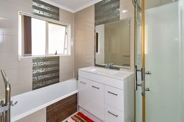 Photo of property in 401a Roscommon Road, Clendon Park, Auckland, 2103