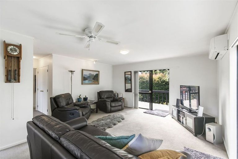Photo of property in 2/6 Fernlea Rise, Bayview, Auckland, 0629