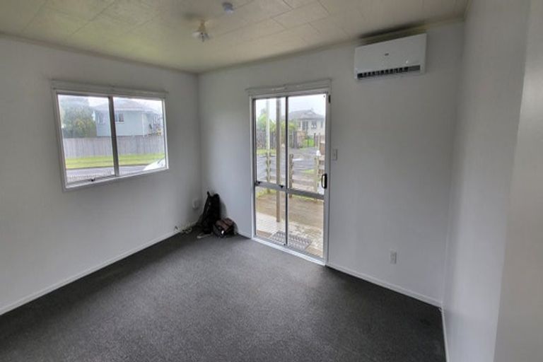 Photo of property in 63 Burundi Avenue, Clendon Park, Auckland, 2103