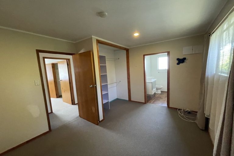 Photo of property in 28 Glenfinn Place, Massey, Auckland, 0614