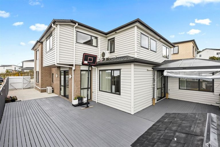 Photo of property in 25b Arrowsmith Drive, Flat Bush, Auckland, 2019