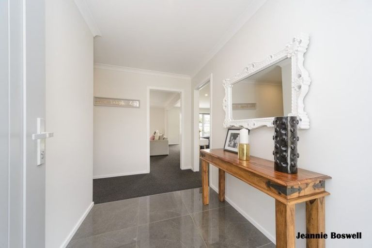 Photo of property in 14 Freedom Drive, Kelvin Grove, Palmerston North, 4414