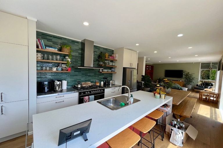 Photo of property in 32 Jonkers Road, Waitakere, Henderson, 0782