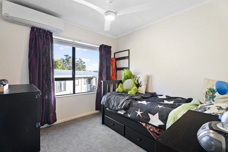 Photo of property in 10 Randal Place, Bayview, Auckland, 0629