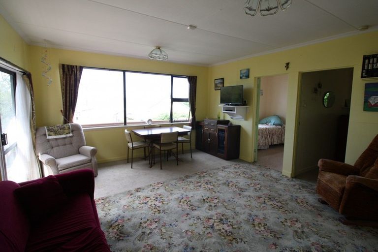 Photo of property in 2 Moana Street, Kaka Point, 9271