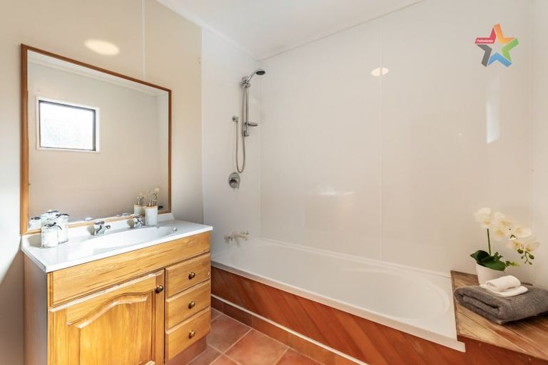 Photo of property in 14 Shackle Lane, Whitby, Porirua, 5024