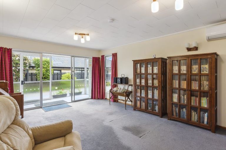 Photo of property in 18a Rewarewa Crescent, Waikanae, 5036
